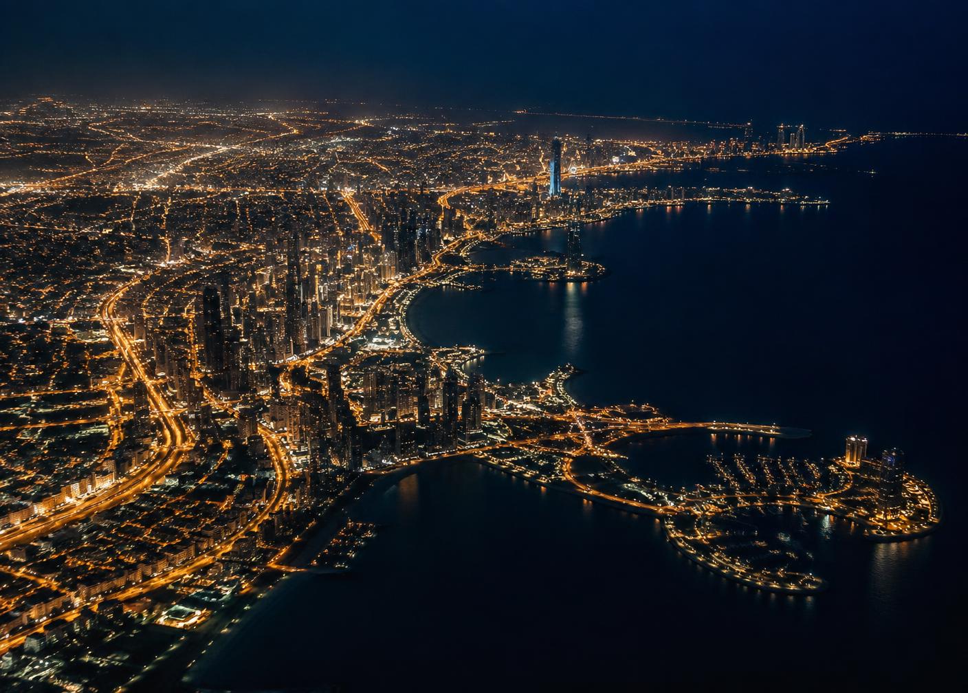 Vista aérea noturna de uma cidade global conectada